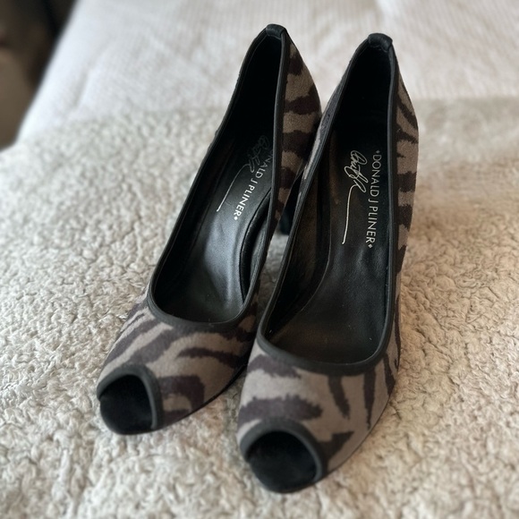 Donald J. Pilner peep toe zebra print heels - Picture 1 of 10